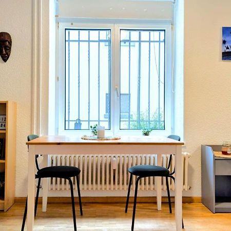 Urban Retreat - Cozy Studio With Private Patio Apartman Zürich Kültér fotó